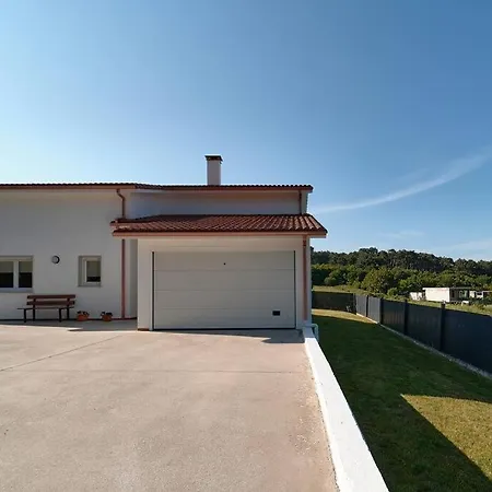Holiday home Hogar Confort Outes